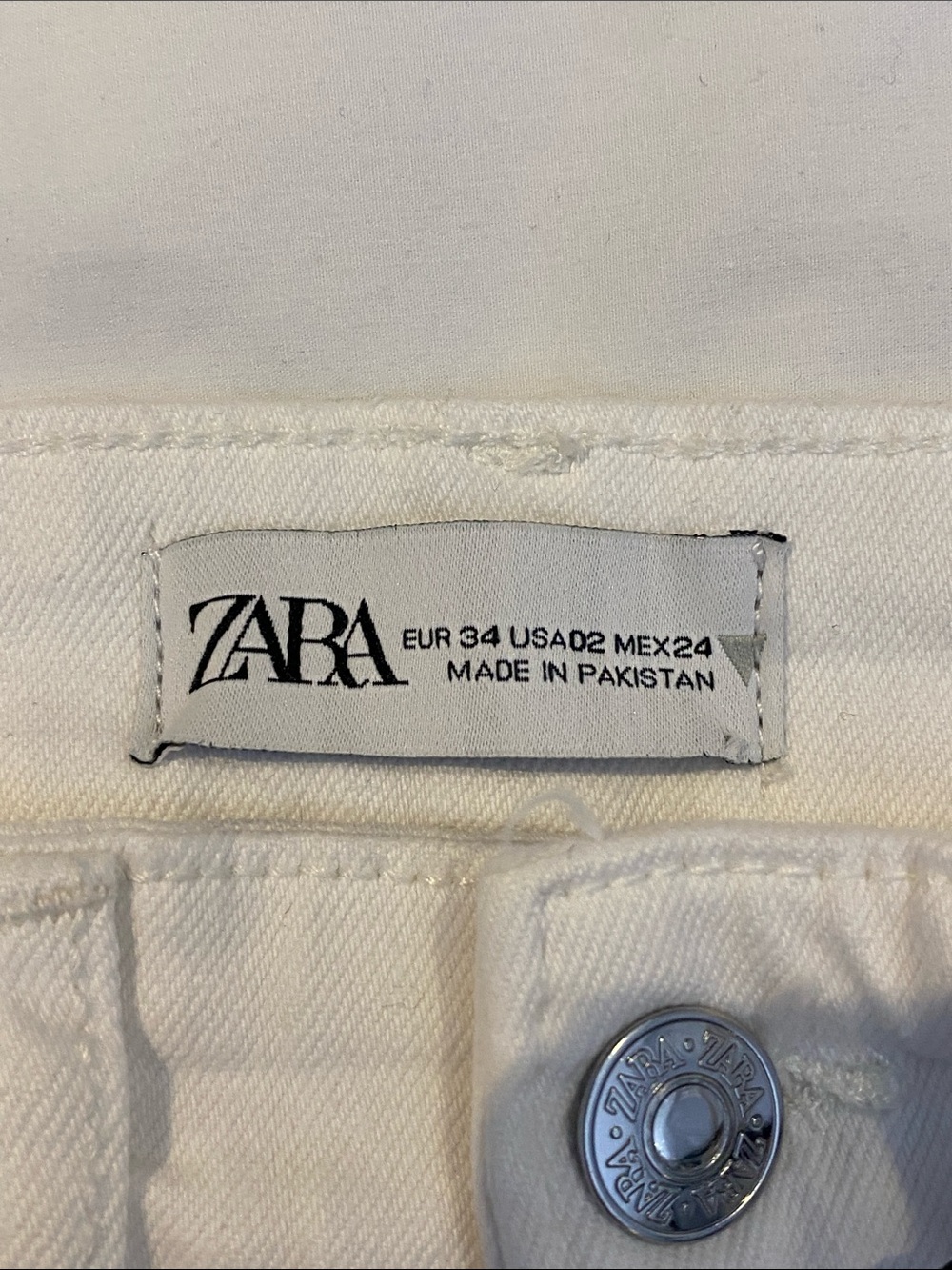 Zara White Cropped Flare Raw Hem Jeans Clean Girl NWT Size 2 - Picture 7 of 16